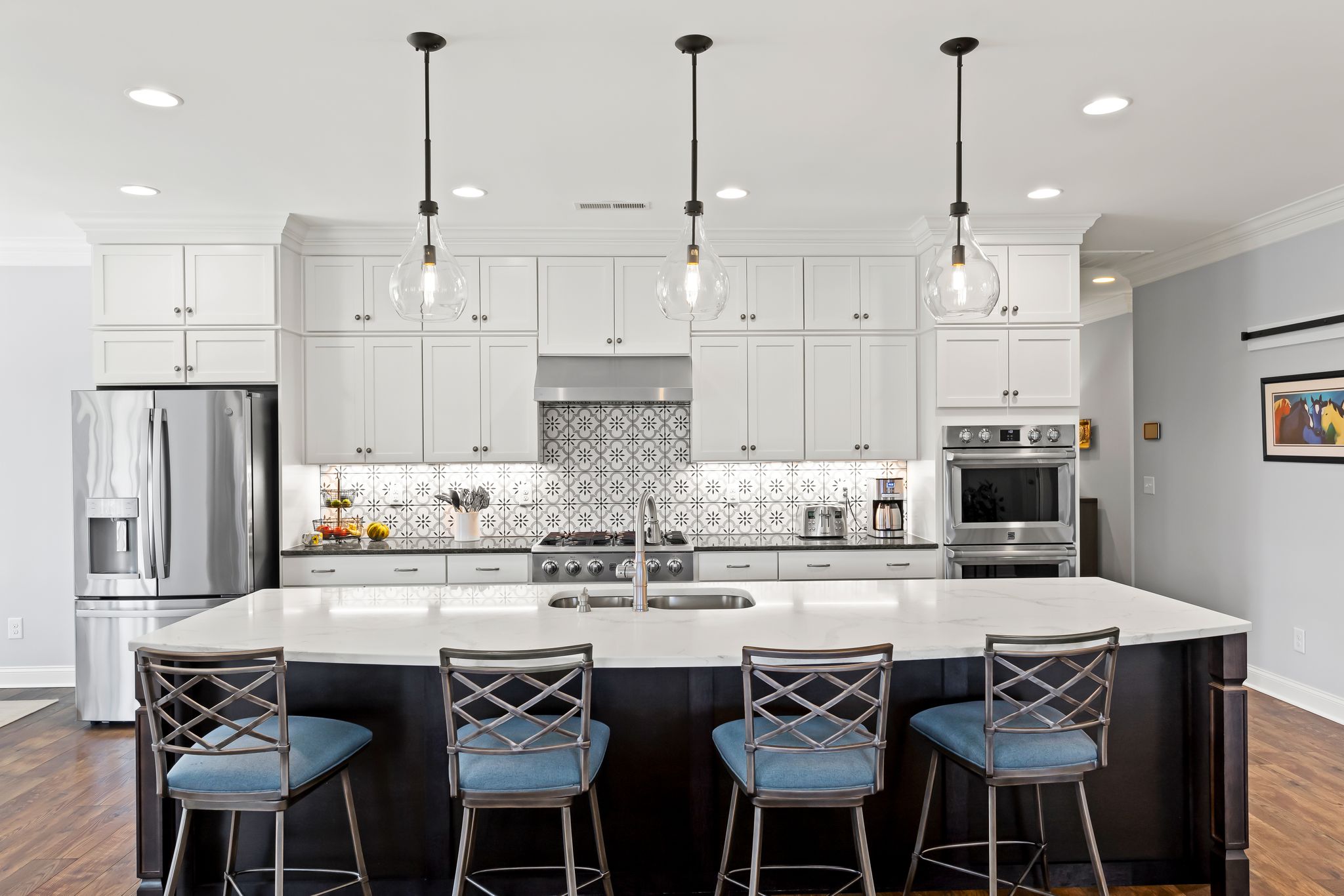 Kitchen island and pendant lighting